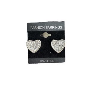 🧚🏻‍♀️ Sparkling Silver Heart Earrings